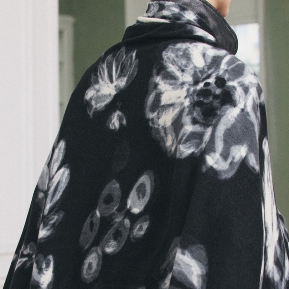 ZARA Women's Floral Printed Scarf(Black, Size:M) - Picture 4 of 6